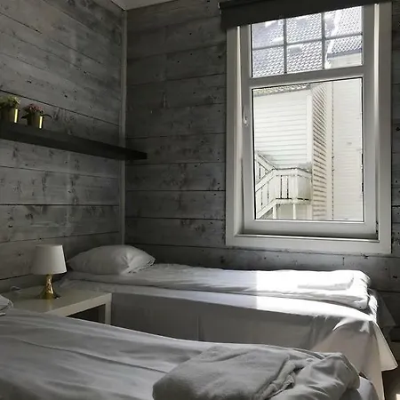 Central, Yet Quiet And Cozy! Apartment