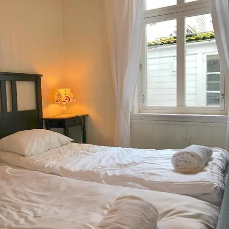 Apartment Central, Yet Quiet And Cozy! *